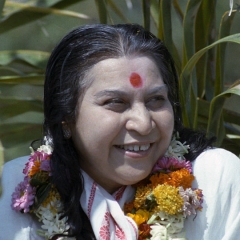 Shri Mataji Nirmala Devi, procession with garland, India